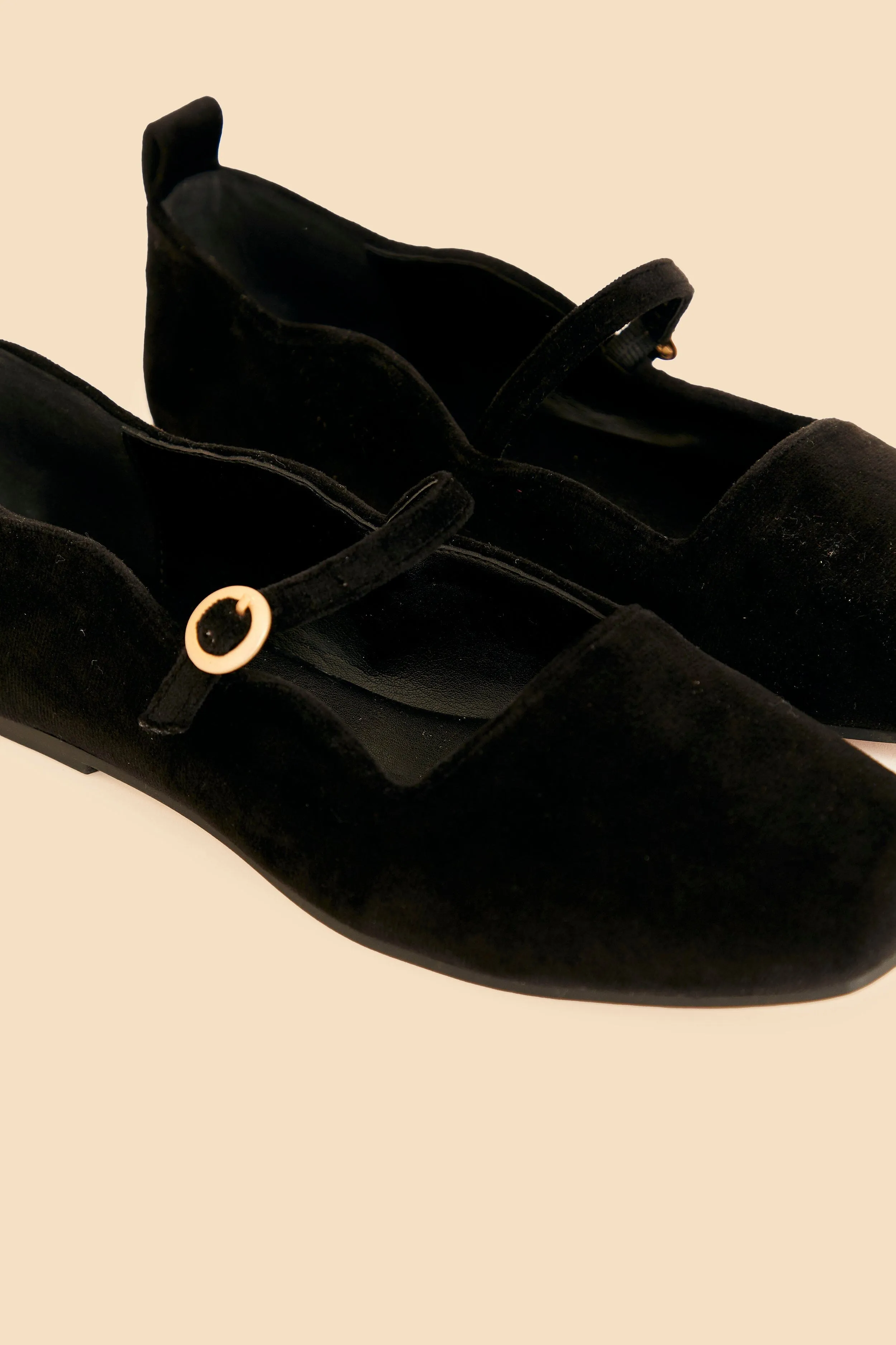 Black Pointed Toe Pump