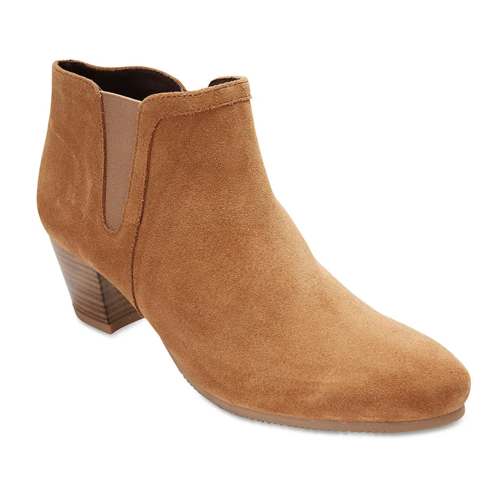 Tasman Boot in Tan Suede